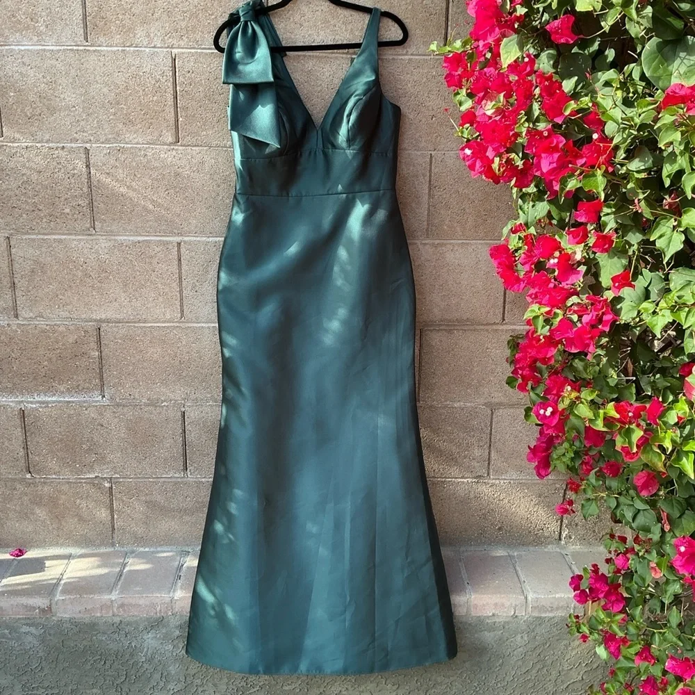 NWT Alfred Sung Linden One Shoulder Bow Satin Trumpet Gown Dress Size 10 D863 - Picture 3 of 13